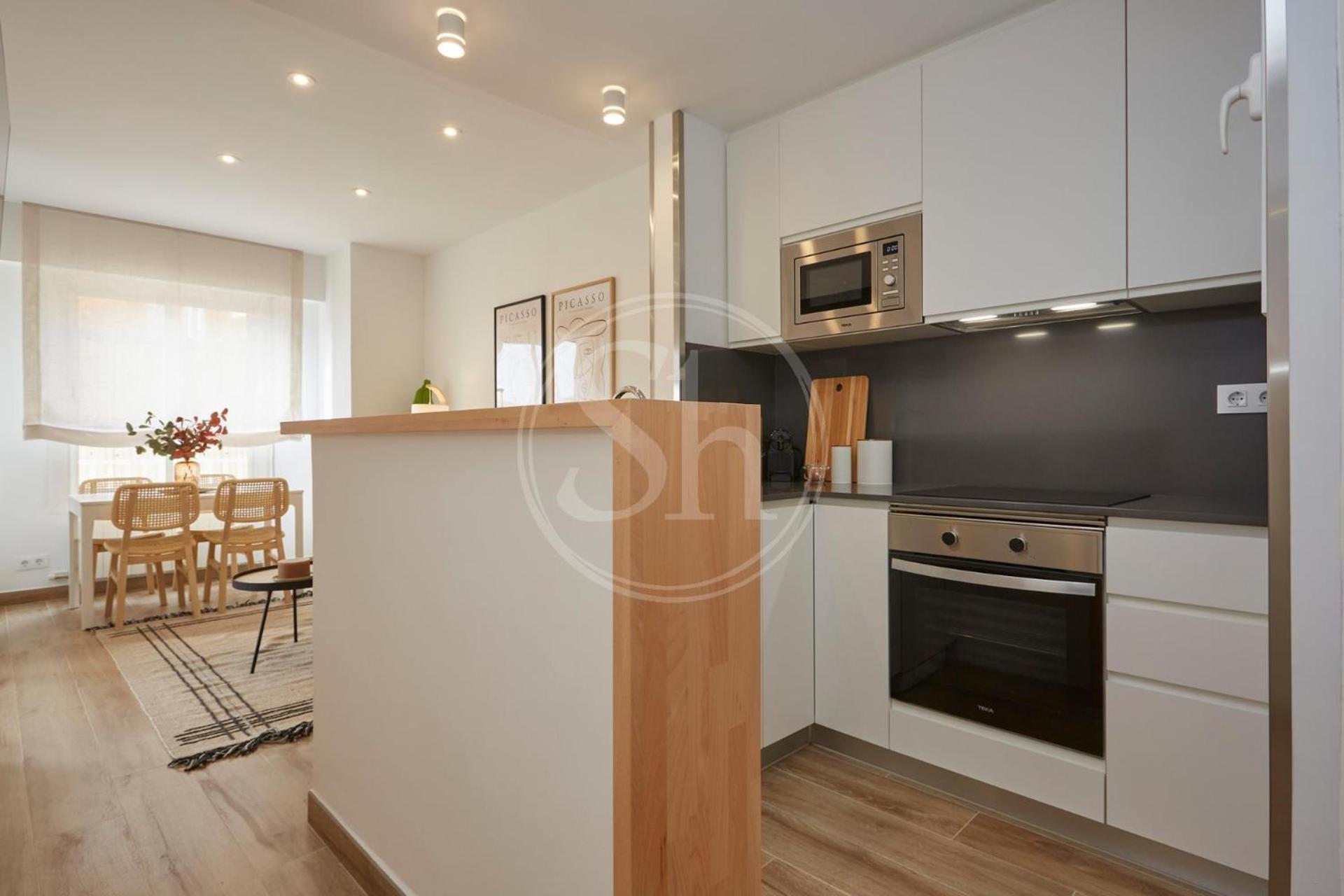 Hermoso Junto A La Sagrada Familia Apartamento
